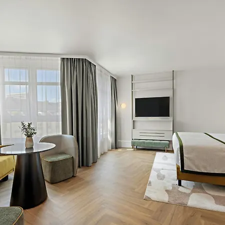 Hotel Leonardo