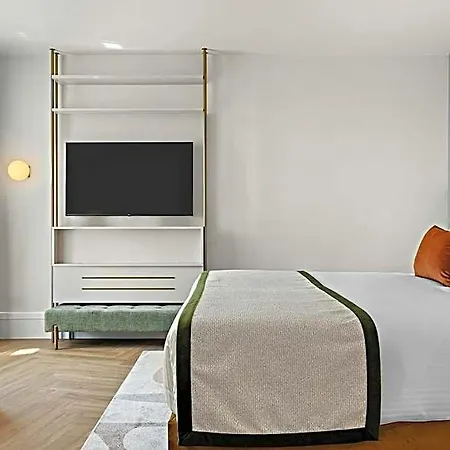 Hotel Leonardo